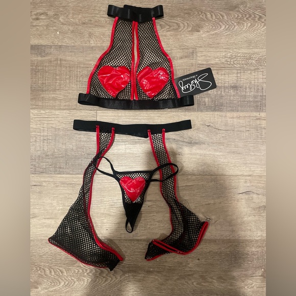 NWT STOP MY BEATING HEART FISHNET BRA SET IN RED & BLACK - Picture 3 of 5
